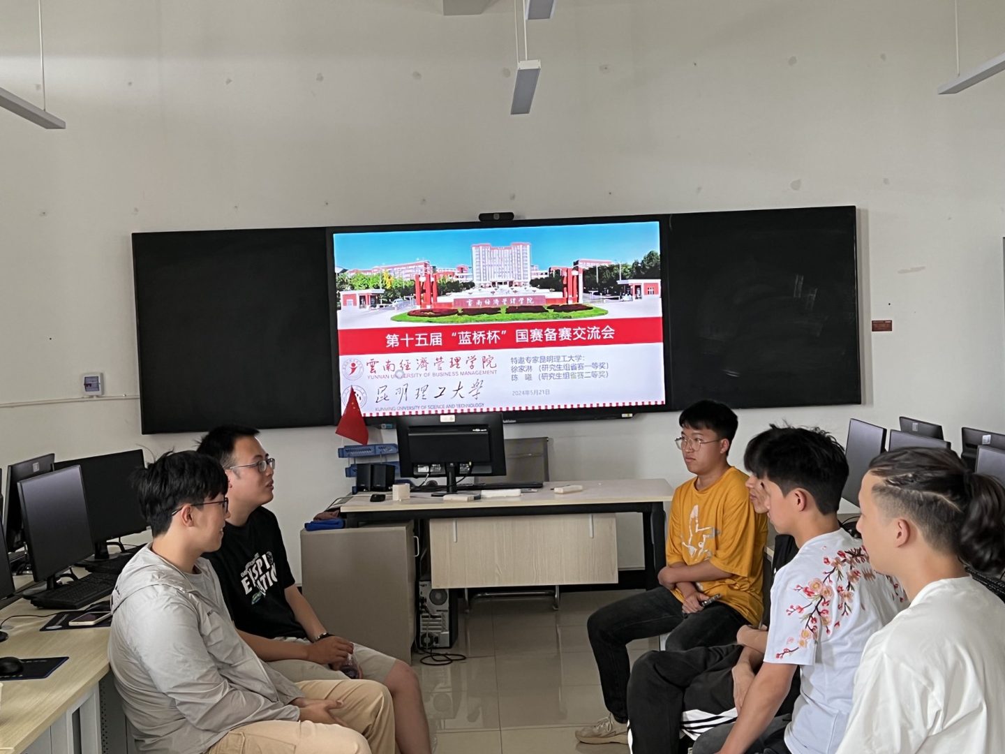 交流会现场1.jpg 交流会现场1.jpg