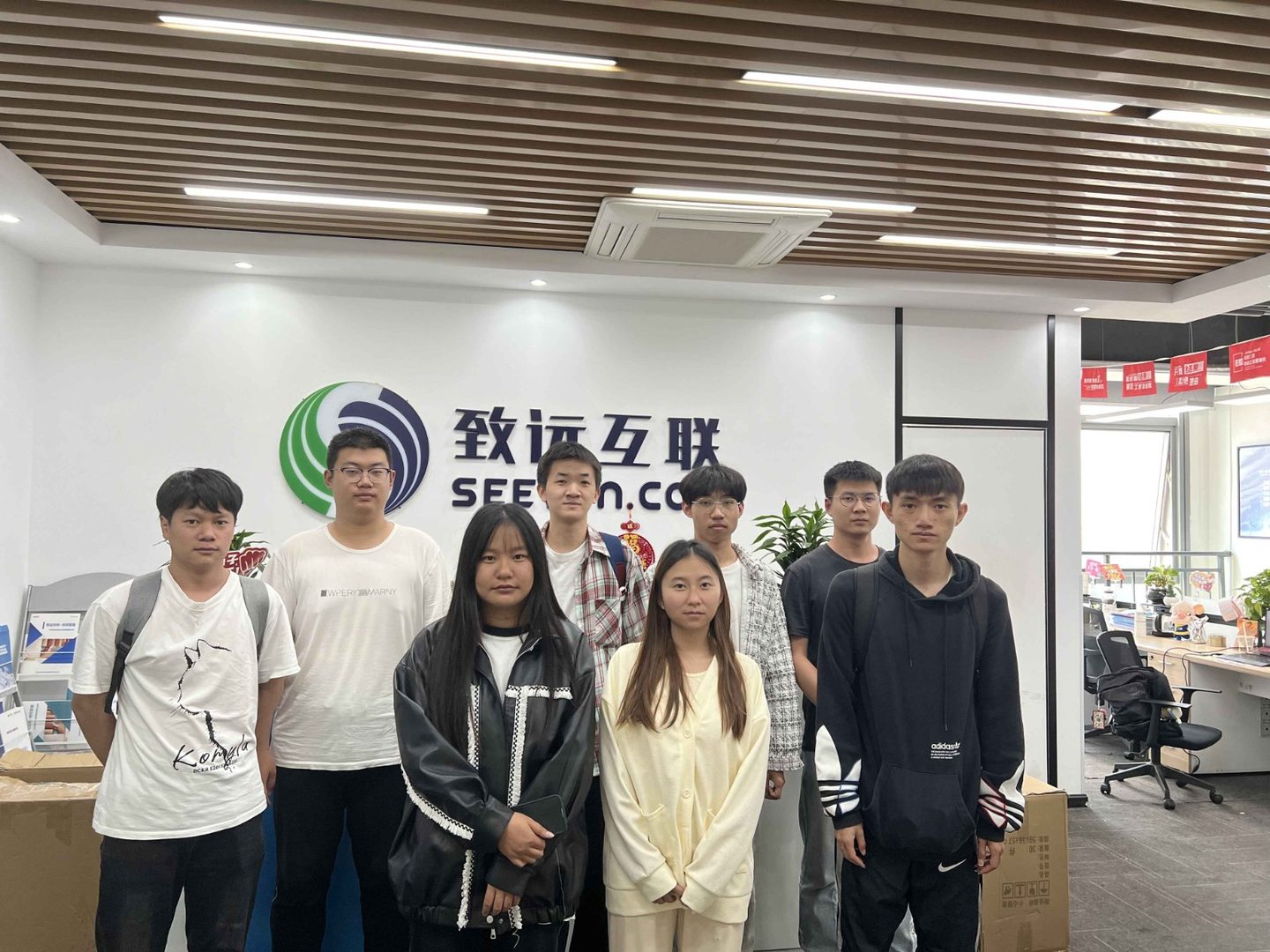 致远团队成员合影.jpg 致远团队成员合影.jpg