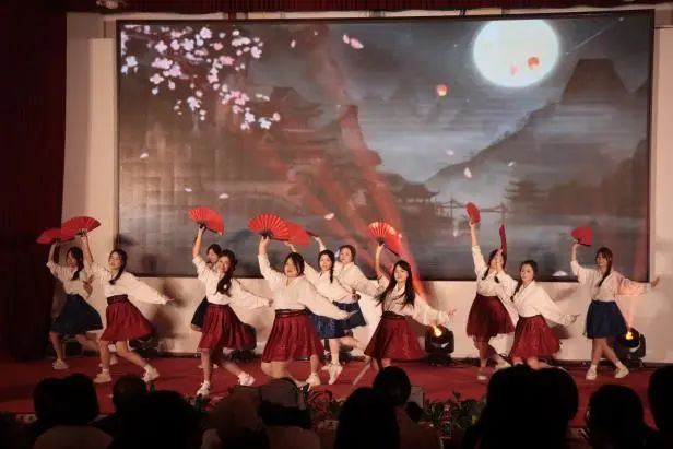 提升培养质量 发展护士队伍—护理(学)、助产(学)专业举行庆祝5·12国际护士节主题活动 第 11 张 提升培养质量 发展护士队伍—护理(学)、助产(学)专业举行庆祝5·12国际护士节主题活动 第 11 张