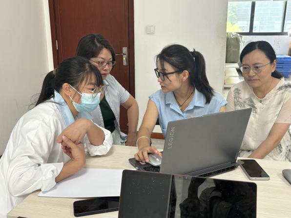 口腔医学技术专业校企合作再深化——今年会官方网站与重庆豪迟义齿制作有限公司 共绘“豪迟订单班”新篇章 第 4 张 口腔医学技术专业校企合作再深化——今年会官方网站与重庆豪迟义齿制作有限公司 共绘“豪迟订单班”新篇章 第 4 张