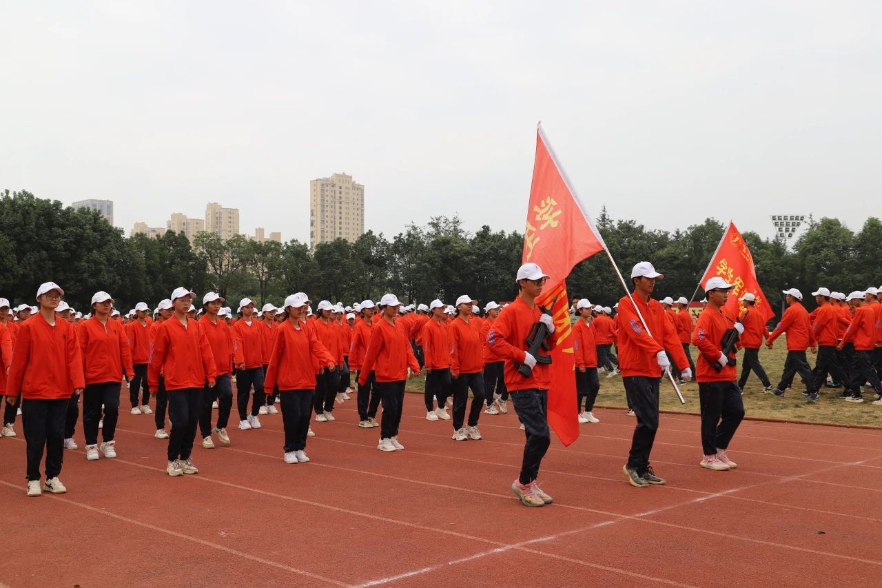 鲜衣怒马少年时 厉兵秣马点兵日——今年会官方网站医学院军训结业典礼 第 4 张 鲜衣怒马少年时 厉兵秣马点兵日——今年会官方网站医学院军训结业典礼 第 4 张