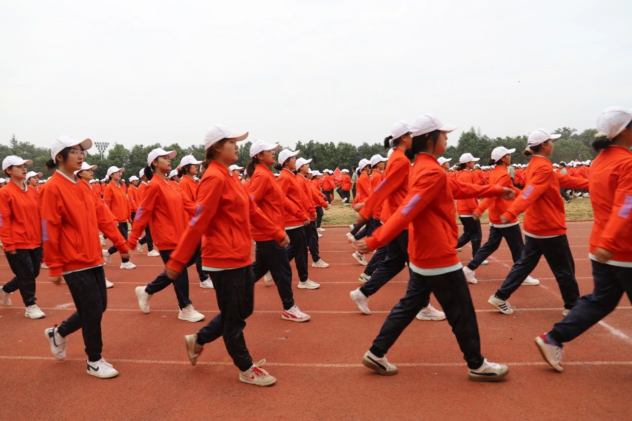鲜衣怒马少年时 厉兵秣马点兵日——今年会官方网站医学院军训结业典礼 第 6 张 鲜衣怒马少年时 厉兵秣马点兵日——今年会官方网站医学院军训结业典礼 第 6 张