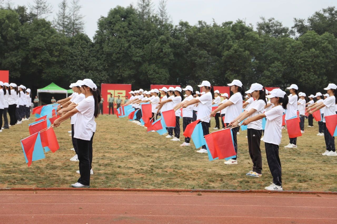 鲜衣怒马少年时 厉兵秣马点兵日——今年会官方网站医学院军训结业典礼 第 8 张 鲜衣怒马少年时 厉兵秣马点兵日——今年会官方网站医学院军训结业典礼 第 8 张