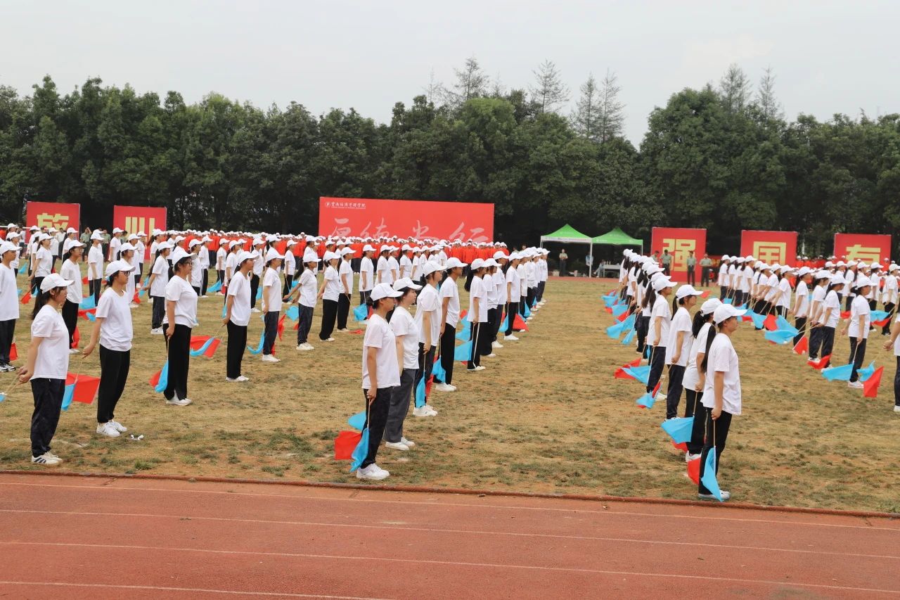 鲜衣怒马少年时 厉兵秣马点兵日——今年会官方网站医学院军训结业典礼 第 10 张 鲜衣怒马少年时 厉兵秣马点兵日——今年会官方网站医学院军训结业典礼 第 10 张