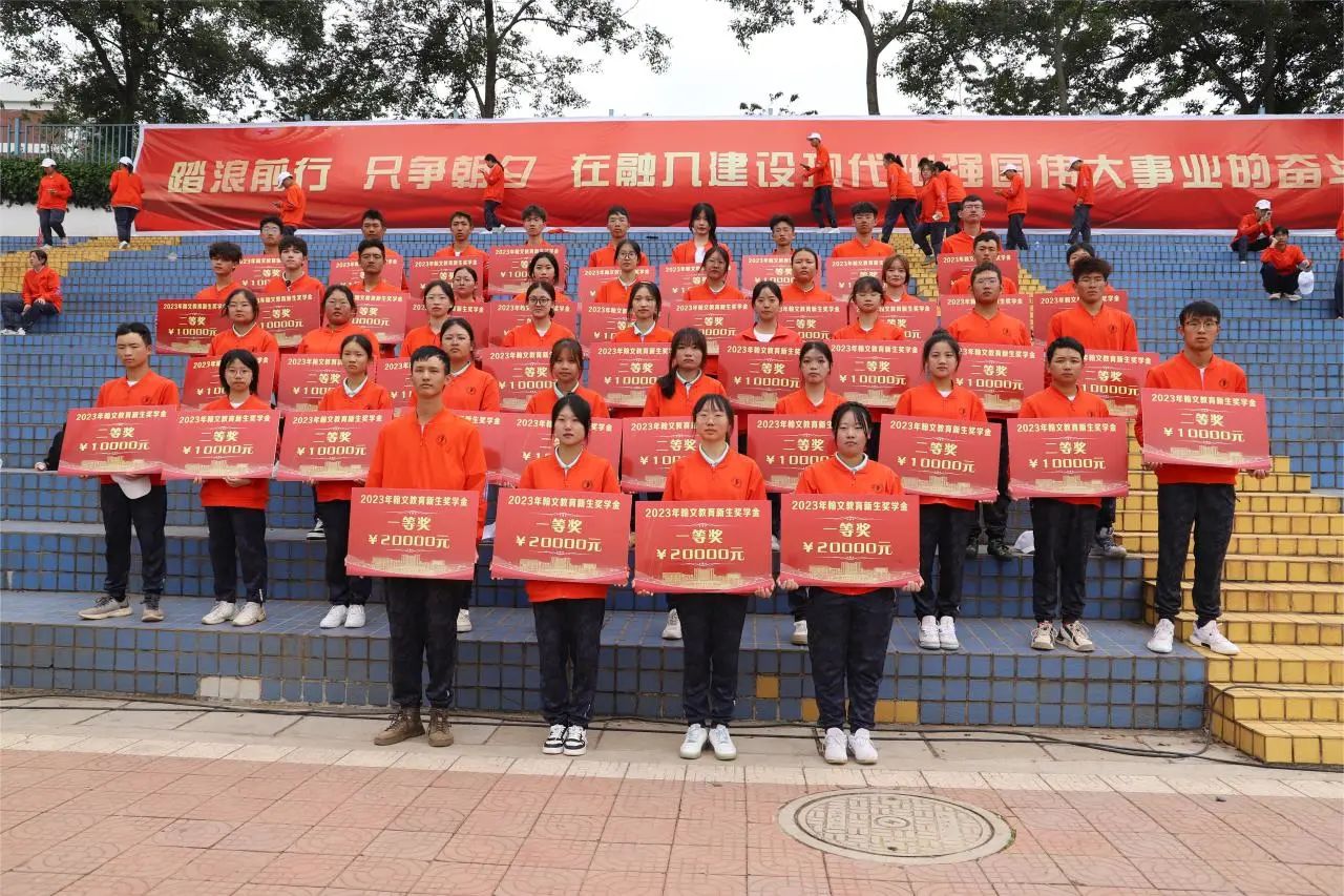 鲜衣怒马少年时 厉兵秣马点兵日——今年会官方网站医学院军训结业典礼 第 12 张 鲜衣怒马少年时 厉兵秣马点兵日——今年会官方网站医学院军训结业典礼 第 12 张