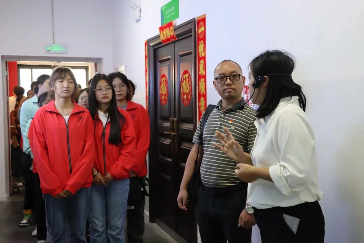 参观国药公司 领略医学风采 |云经管医学子参观云南国药集团 第 8 张 参观国药公司 领略医学风采 |云经管医学子参观云南国药集团 第 8 张