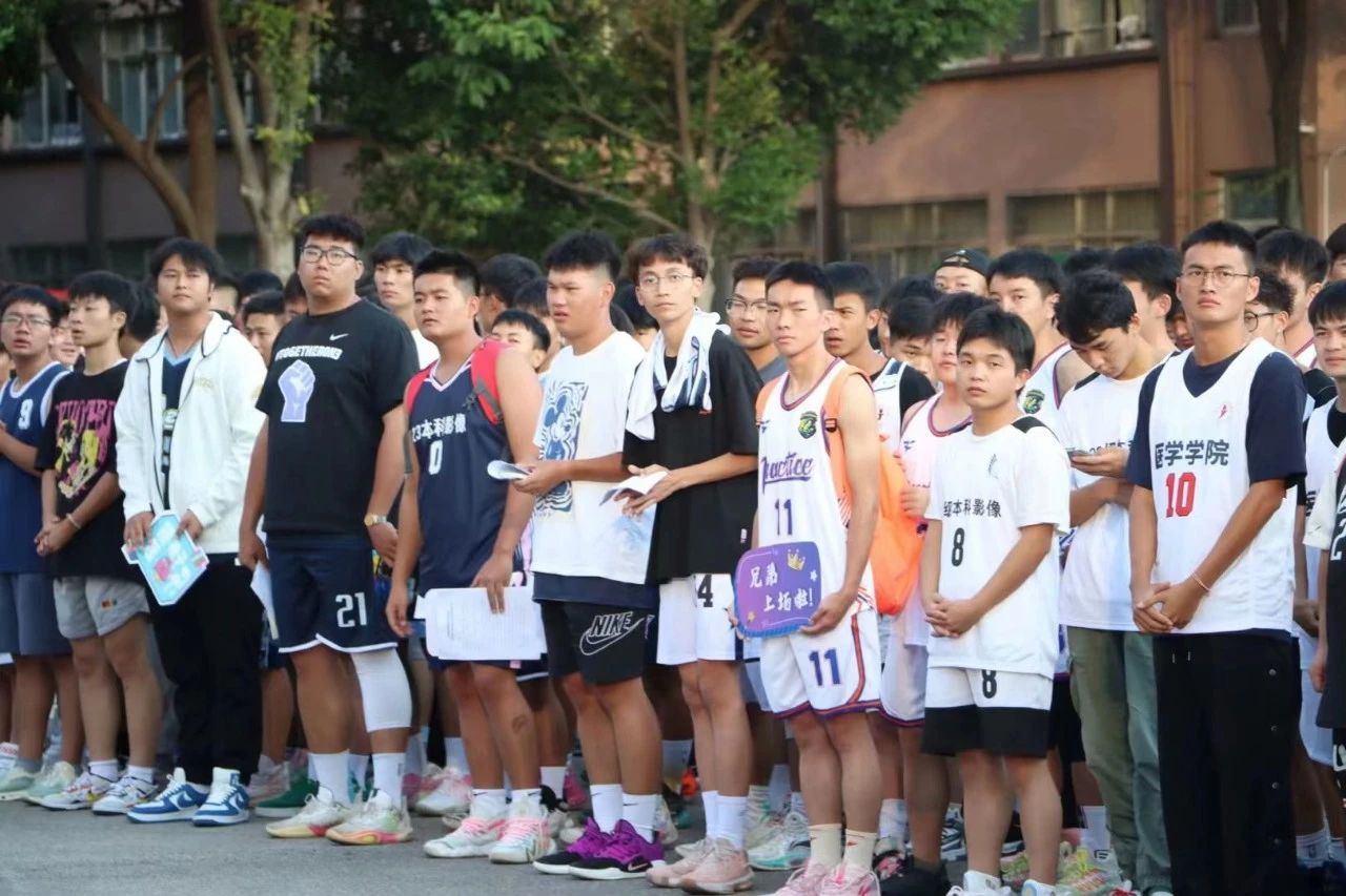 迎“篮”而上,精益“球”精丨今年会官方网站医学院2023年迎新杯篮球赛开幕式 第 2 张 迎“篮”而上,精益“球”精丨今年会官方网站医学院2023年迎新杯篮球赛开幕式 第 2 张