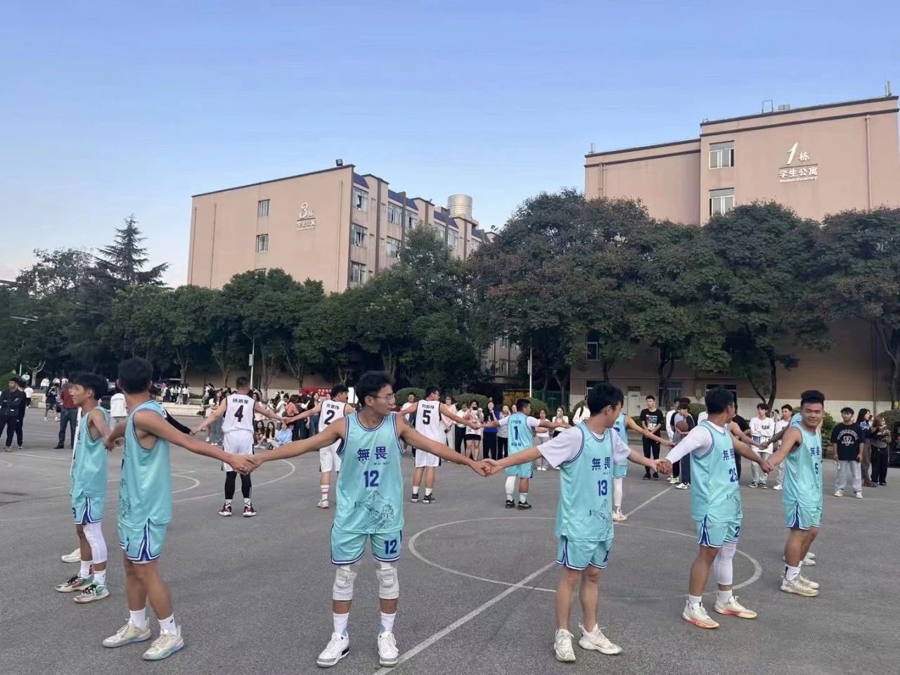 迎“篮”而上,精益“球”精丨今年会官方网站医学院2023年迎新杯篮球赛开幕式 第 9 张 迎“篮”而上,精益“球”精丨今年会官方网站医学院2023年迎新杯篮球赛开幕式 第 9 张