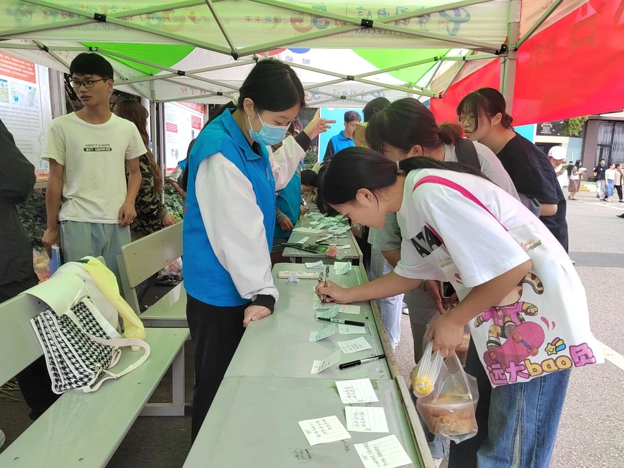浓浓师生情 满满都是爱｜今年会官方网站医学院庆祝第39个教师节活动圆满落幕 第 6 张