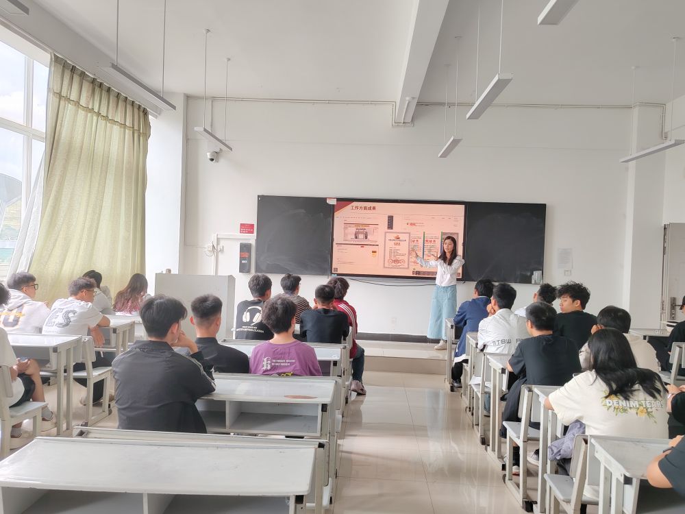 图2 刘艳余老师分享学业规划.jpg 图2 刘艳余老师分享学业规划.jpg