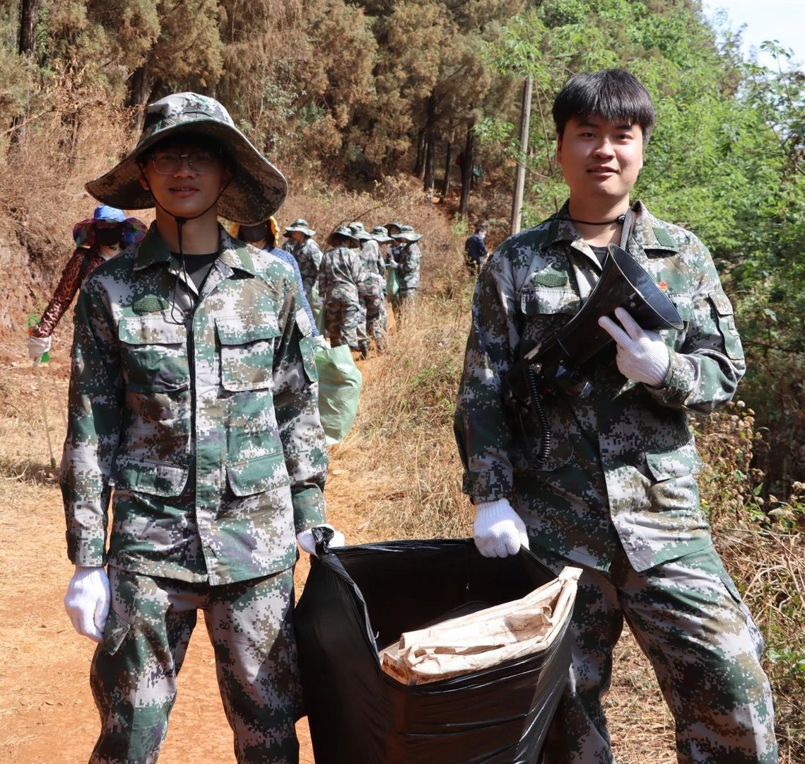 垃圾不落地 山林更美丽——黑林铺街道与今年会官方网站开展护林环保行动 第 7 张 垃圾不落地 山林更美丽——黑林铺街道与今年会官方网站开展护林环保行动 第 7 张