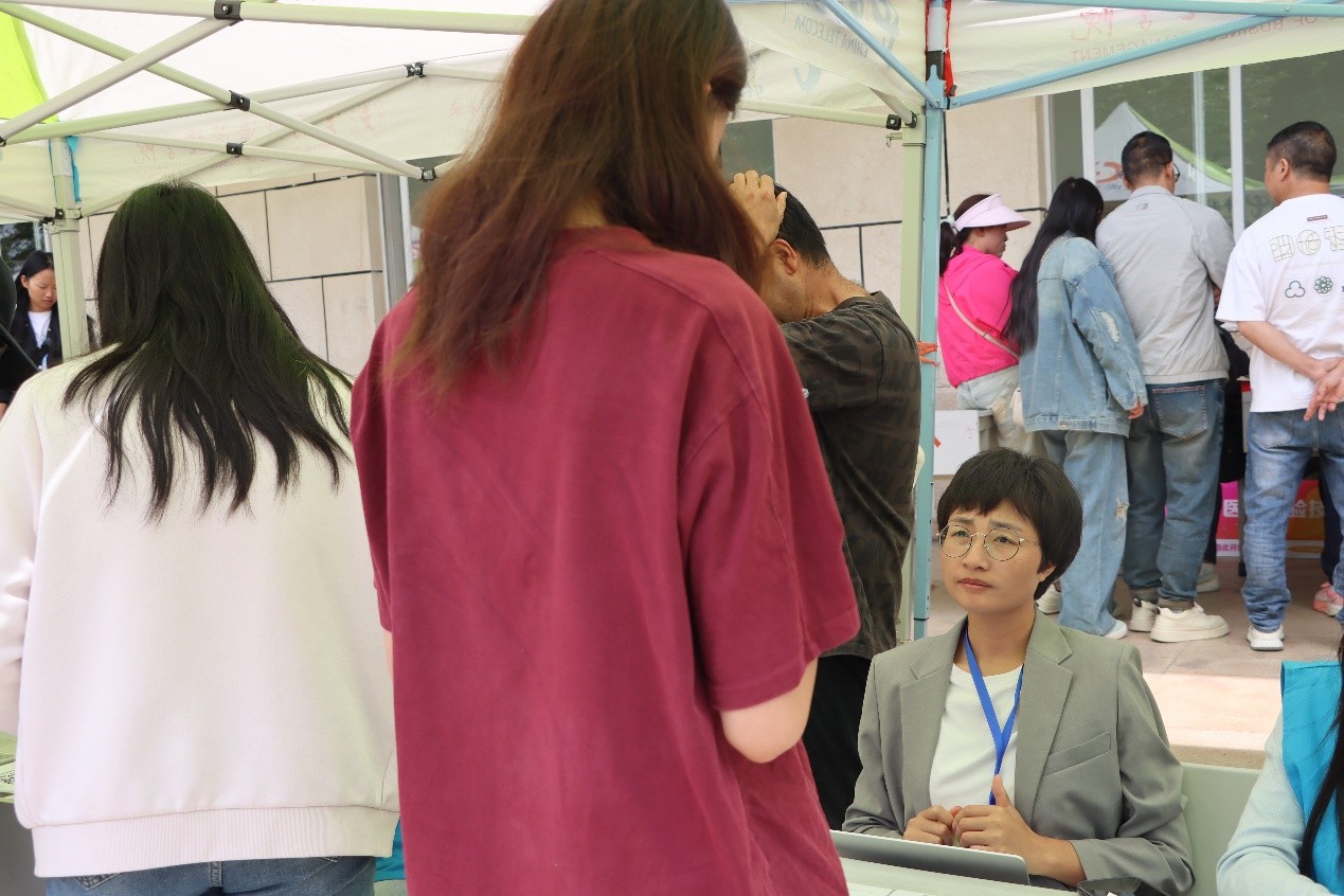 36.jpeg 从这里启航!云经管医学院迎2025级新生,解锁医学成长新篇章 第 6 张