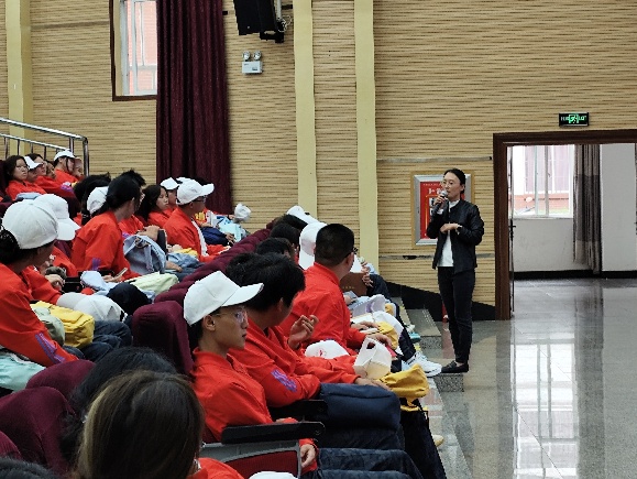 筑梦医药新时代,培育卓越接班人 ——今年会官方网站医学院2025级药学、中药学专业新生入学教育专业宣讲会成功举行 第 7 张 筑梦医药新时代,培育卓越接班人 ——今年会官方网站医学院2025级药学、中药学专业新生入学教育专业宣讲会成功举行 第 7 张