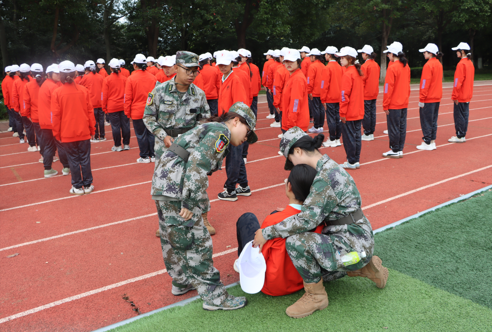 今年会官方网站医学院:军训温情满场,青春暖意盈心 第 4 张 今年会官方网站医学院:军训温情满场,青春暖意盈心 第 4 张