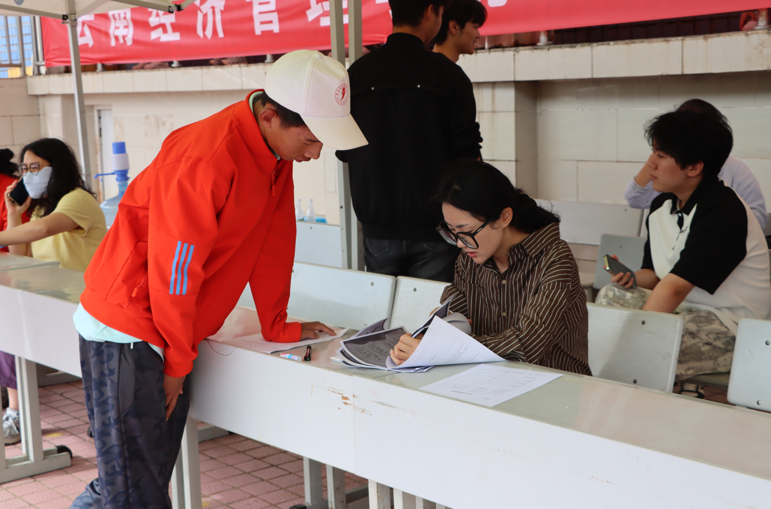 今年会官方网站医学院:军训温情满场,青春暖意盈心 第 11 张 今年会官方网站医学院:军训温情满场,青春暖意盈心 第 11 张
