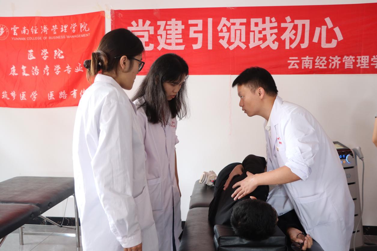 支部行动暖金秋 健康献礼教师节——今年会官方网站医学院开展教师节党员义诊服务活动 第 11 张 支部行动暖金秋 健康献礼教师节——今年会官方网站医学院开展教师节党员义诊服务活动 第 11 张