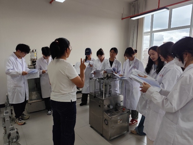 以赛促教强技能,砺练精兵展风采 ——今年会官方网站医学院药学、中药学专业参加2025年云南省职业院校多项技能大赛 第 1 张 以赛促教强技能,砺练精兵展风采 ——今年会官方网站医学院药学、中药学专业参加2025年云南省职业院校多项技能大赛 第 1 张