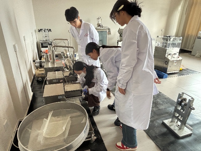 以赛促教强技能,砺练精兵展风采 ——今年会官方网站医学院药学、中药学专业参加2025年云南省职业院校多项技能大赛 第 2 张 以赛促教强技能,砺练精兵展风采 ——今年会官方网站医学院药学、中药学专业参加2025年云南省职业院校多项技能大赛 第 2 张