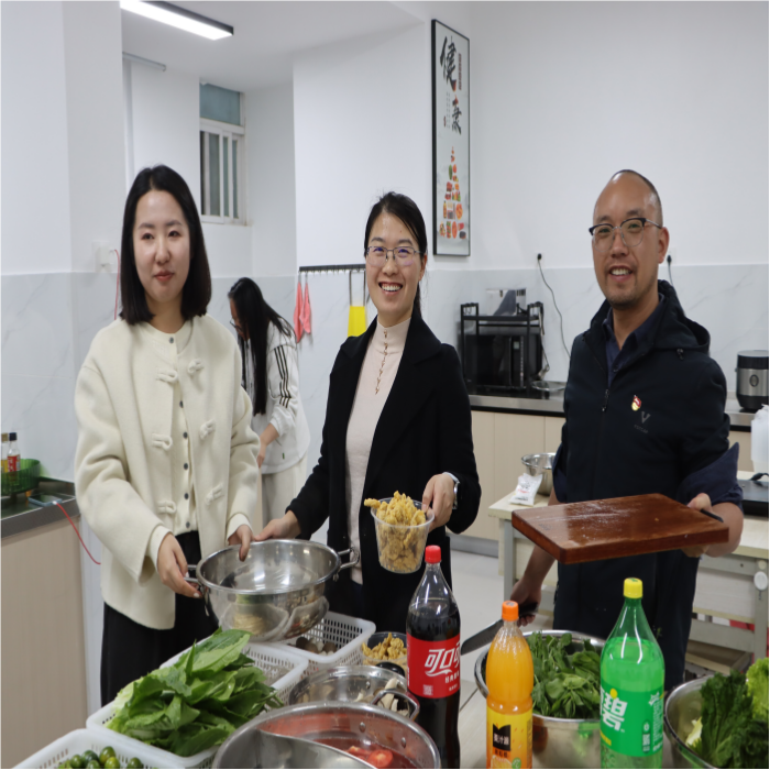 暖冬赠被传温情，火锅共煮聚人心——今年会官方网站医学院暖冬关爱行动圆满落幕 第 8 张