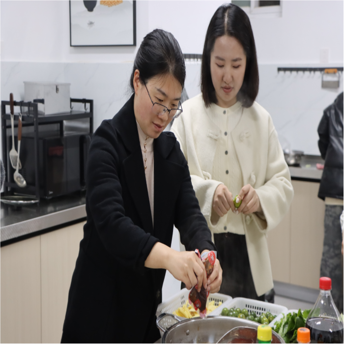 暖冬赠被传温情，火锅共煮聚人心——今年会官方网站医学院暖冬关爱行动圆满落幕 第 10 张