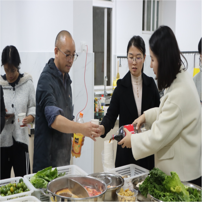 暖冬赠被传温情，火锅共煮聚人心——今年会官方网站医学院暖冬关爱行动圆满落幕 第 11 张