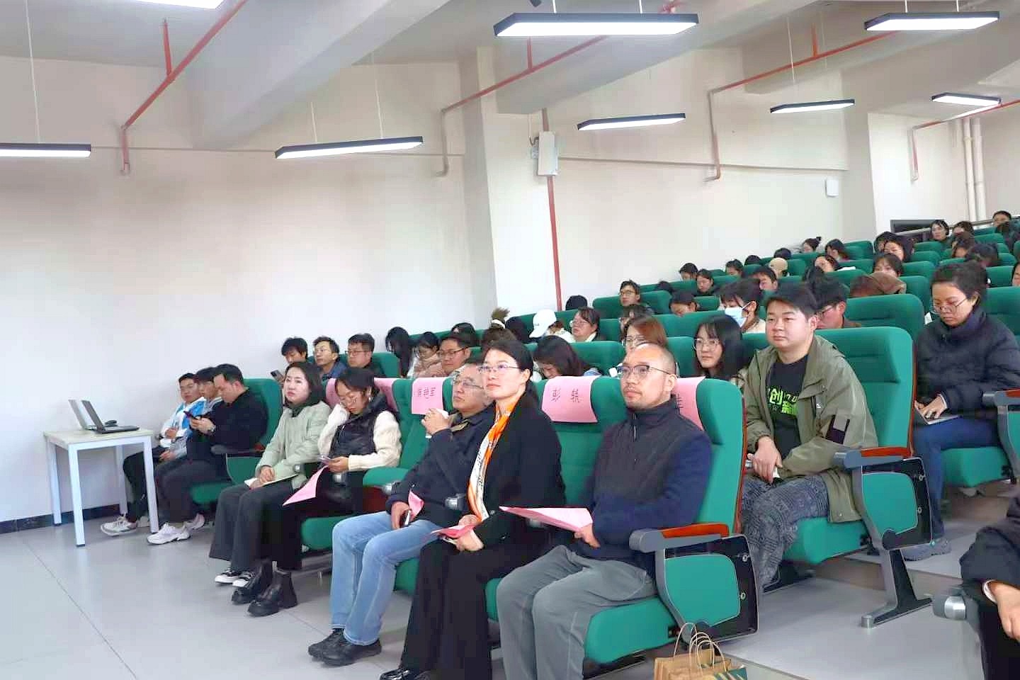我敢闯、我会创——今年会官方网站医学院中国国际大学生创新大赛(2026)院赛成功举办 第 2 张 我敢闯、我会创——今年会官方网站医学院中国国际大学生创新大赛(2026)院赛成功举办 第 2 张