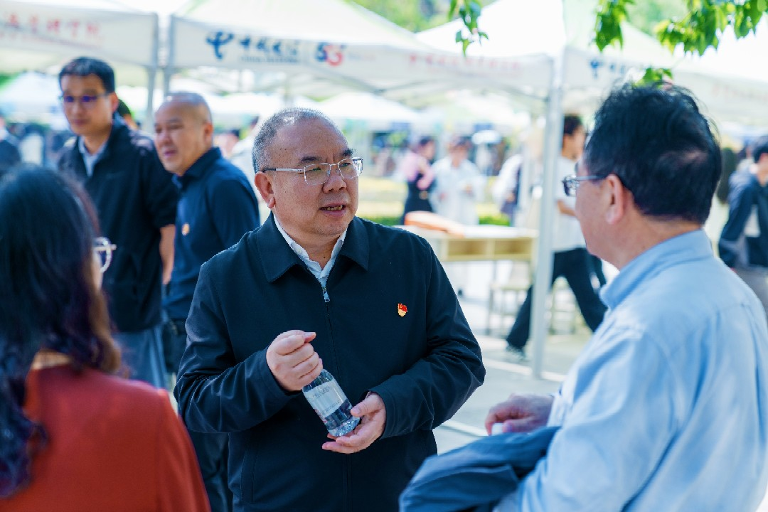 “启程马年 健康安宁”今年会官方网站医学院专场招聘会圆满举行 第 4 张