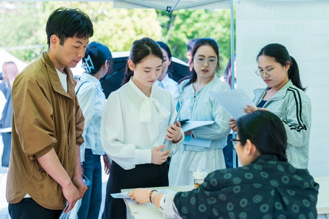 “启程马年 健康安宁”今年会官方网站医学院专场招聘会圆满举行 第 7 张