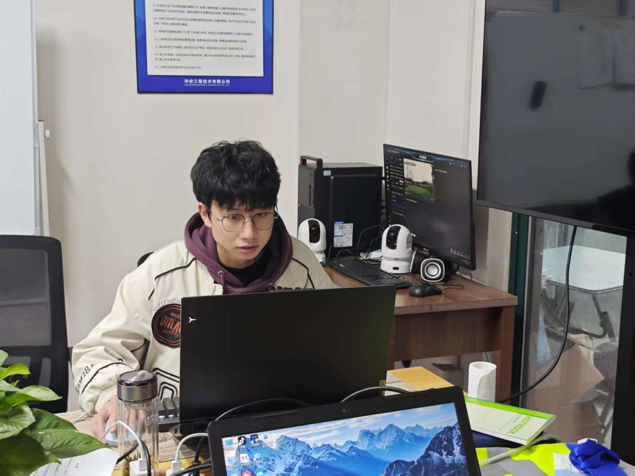 杨德隐.png 杨德隐.png