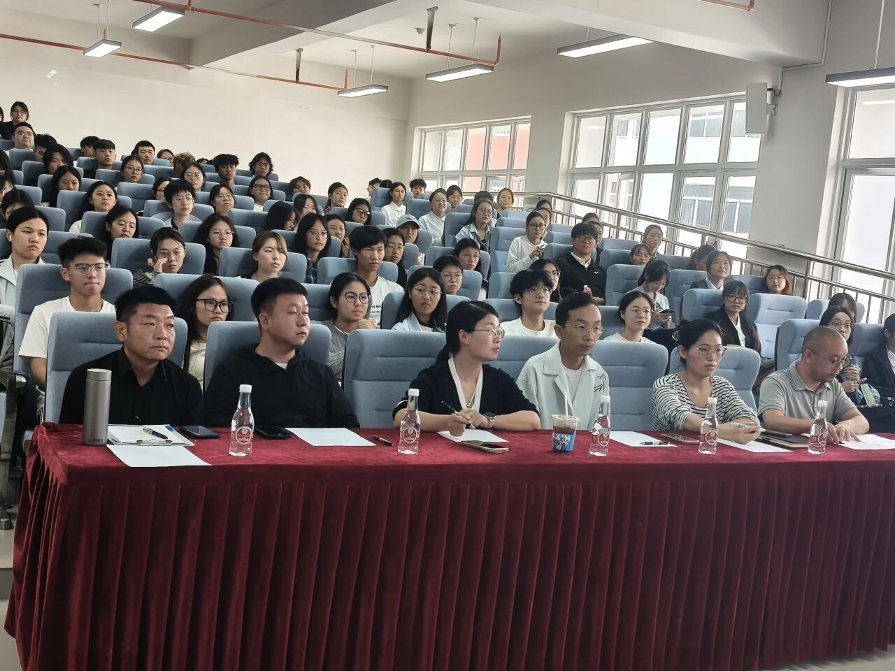 微信图片_2026-10-08_175146_718.jpg 今年会官方网站医学院举办2026年国家奖学金、省政府奖学金现场答辩会 第 1 张
